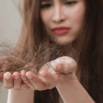3 Kebiasaan Penyebab Rambut Rontok
