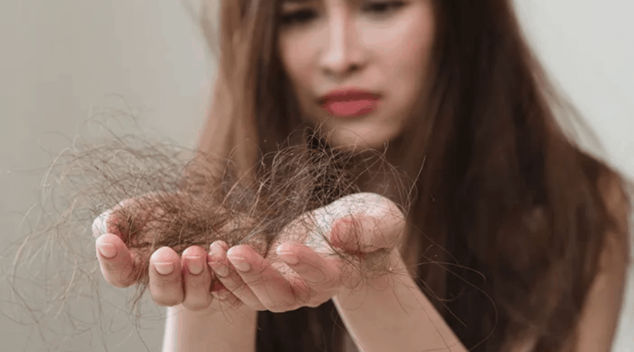 3 Kebiasaan Penyebab Rambut Rontok