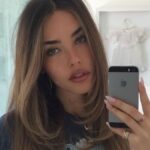 Ilustrasi madison beer mini untuk artikel Madison Beer Mini Dress Pink Jadi Sorotan