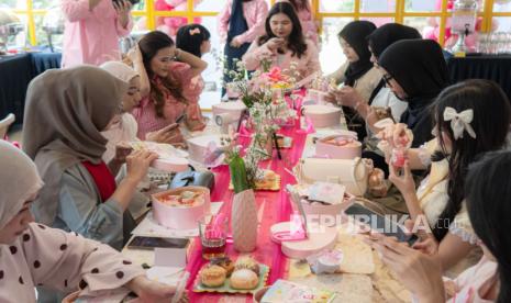 Parfum Generasi Z: Industri Lokal Menyambut Ekspresi Ilustrasi parfum generasi z untuk artikel Parfum Generasi Z: Industri Lokal Menyambut Ekspresi Diri