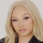 Ilustrasi alabama barker untuk artikel Alabama Barker Tampil dengan Bodysuit Renda Hitam Transparan